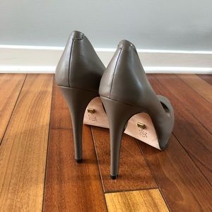 **Pour La Victoire BRAND NEW Irina Pumps - 8**